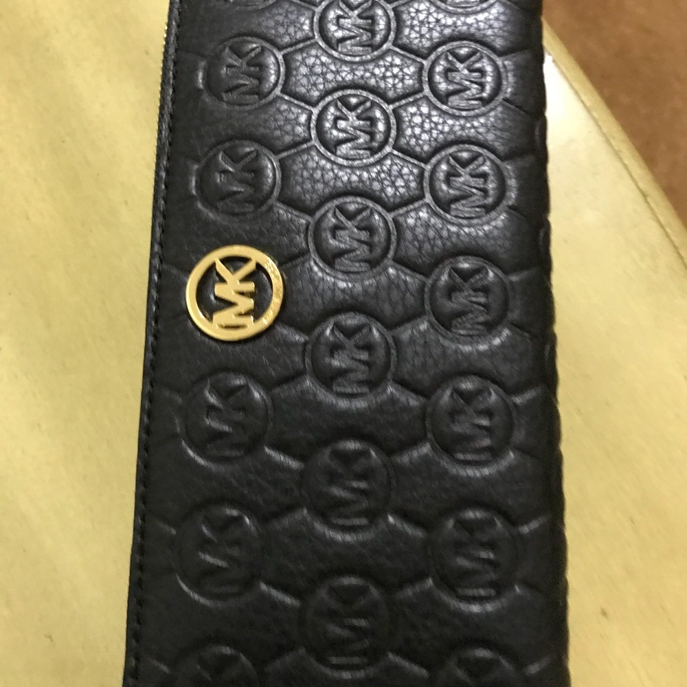 Michael Kors wallet with wristlet